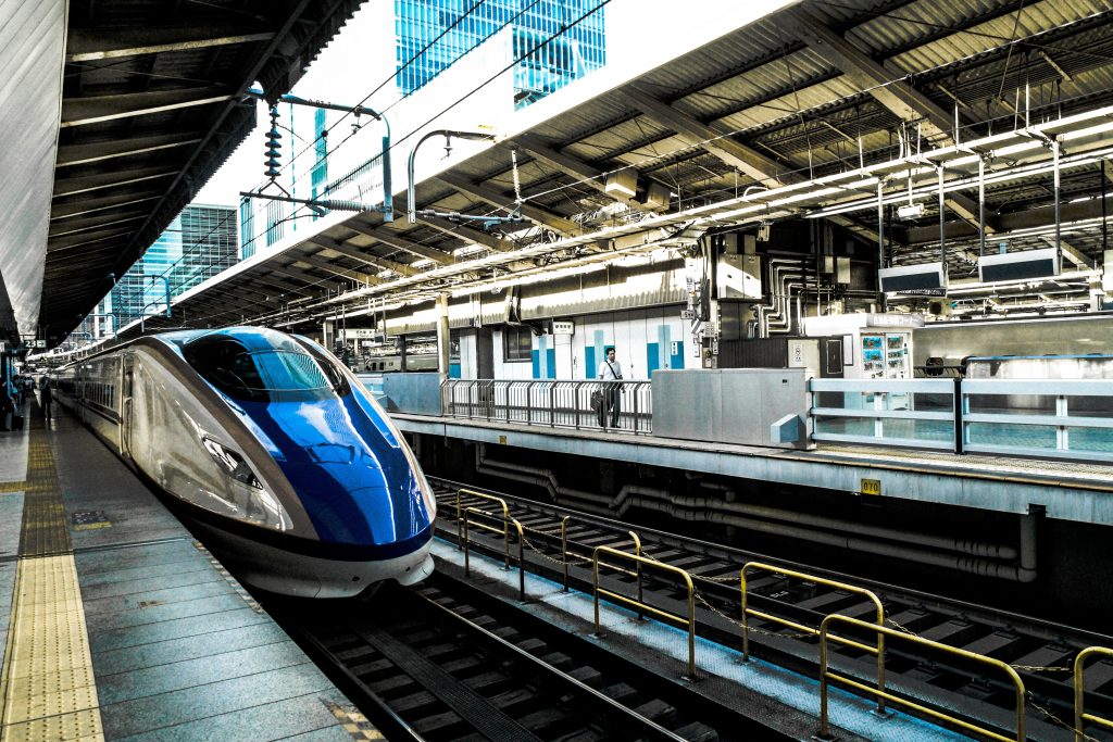 bullet-train-locomotive-platform-28614